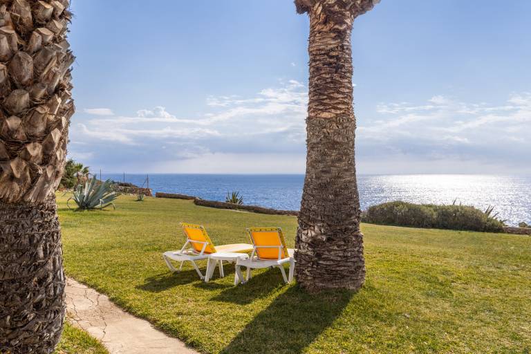 Fully equipped beautiful vacation home with terrace & garden | Next to the beach | Suitable for remote work | Pet-friendly in Felanitx