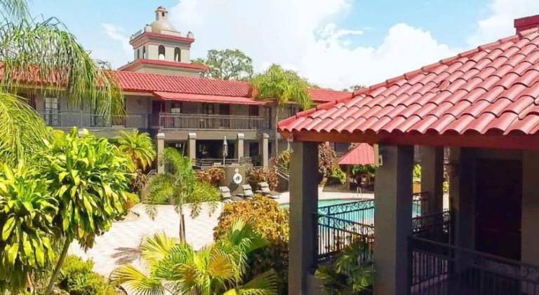 Red Roof PLUS & Suites Tampa — photo 2