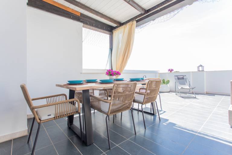Holiday apartment with patio — photo 4