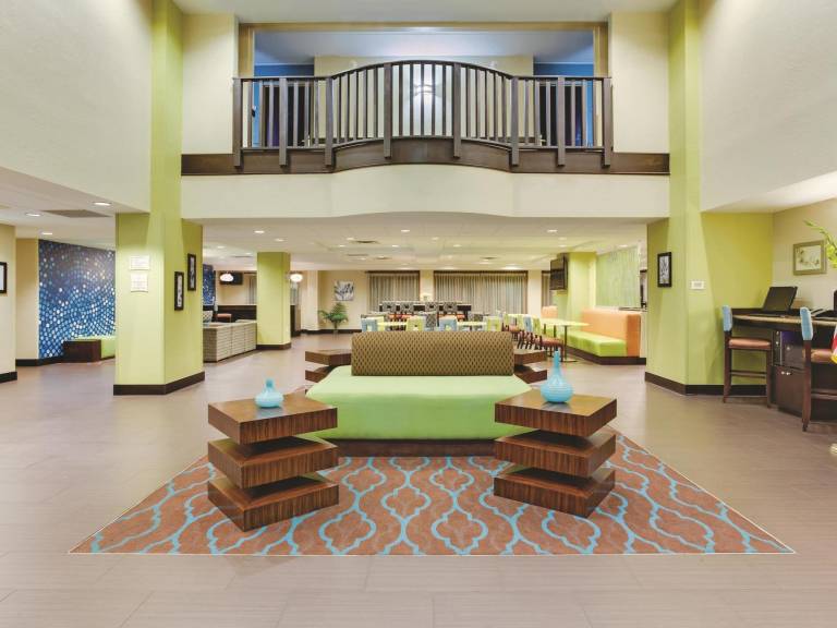 Comfort Inn & Suites Tampa North I-75 — photo 5
