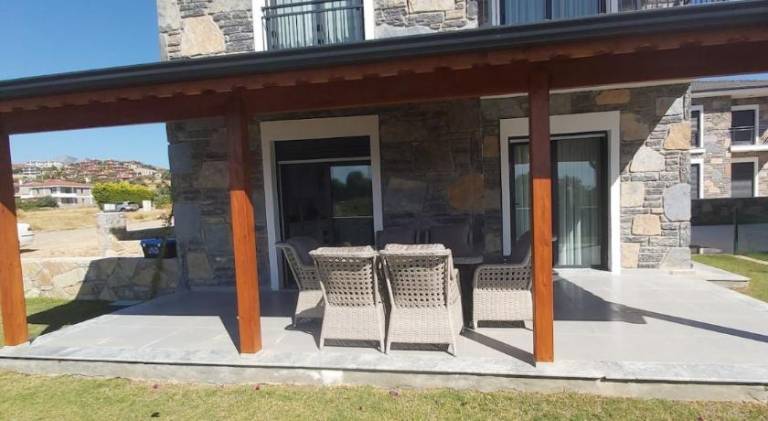 Villa with yard, grill & terrace in Mugla