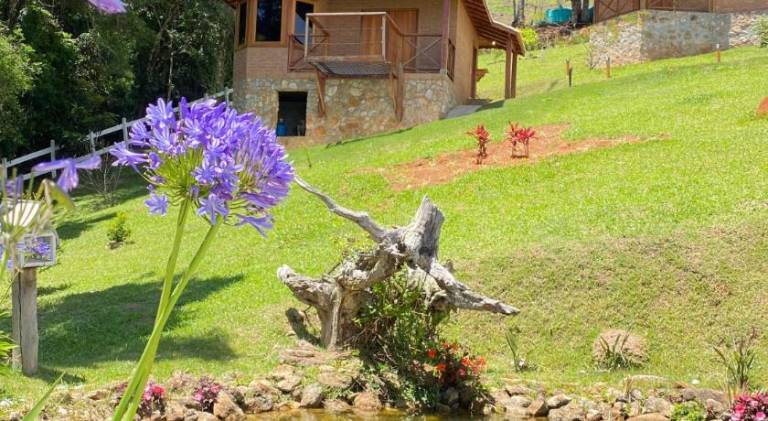 Nice lodge with jacuzzi, yard & patio | Pet-friendly — photo 5