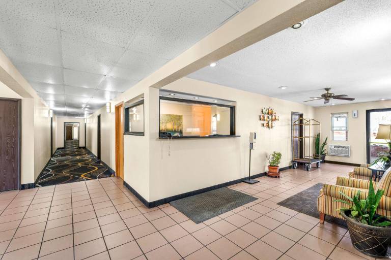 Americas Best Value Inn Decatur, IL — photo 5
