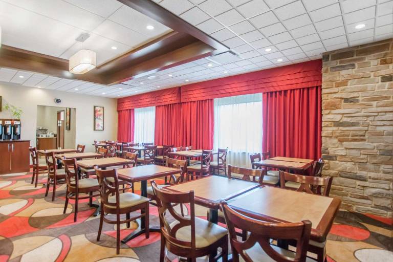 Quality Inn & Suites — photo 3