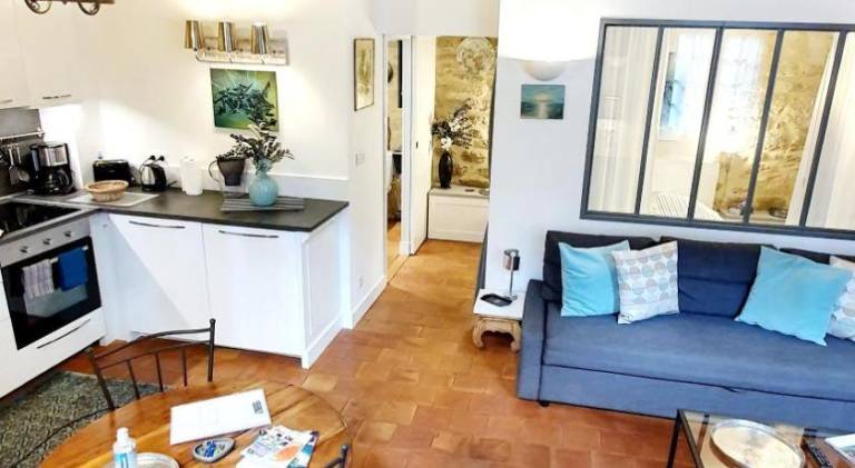 Holiday apartment with 1 room for 4 persons in Uzès
