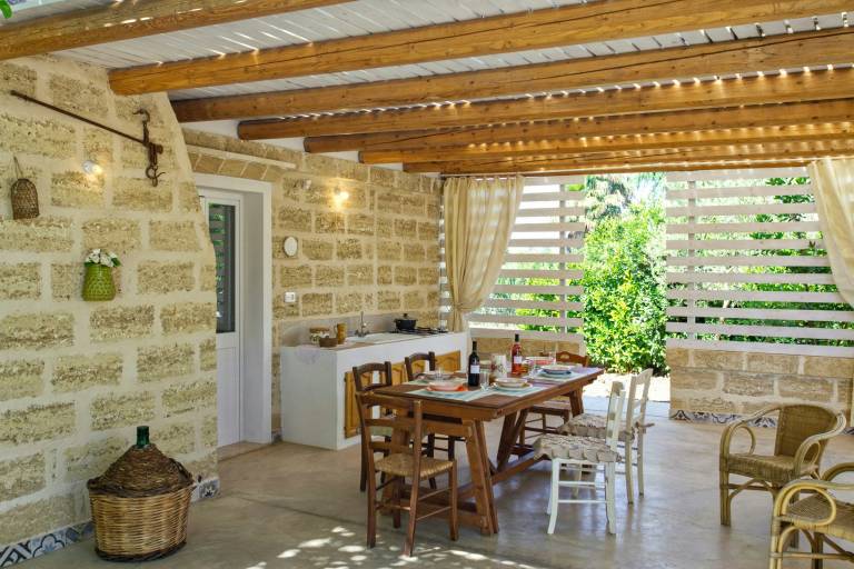 Late 19th-century Mediterranean house with pool — photo 2