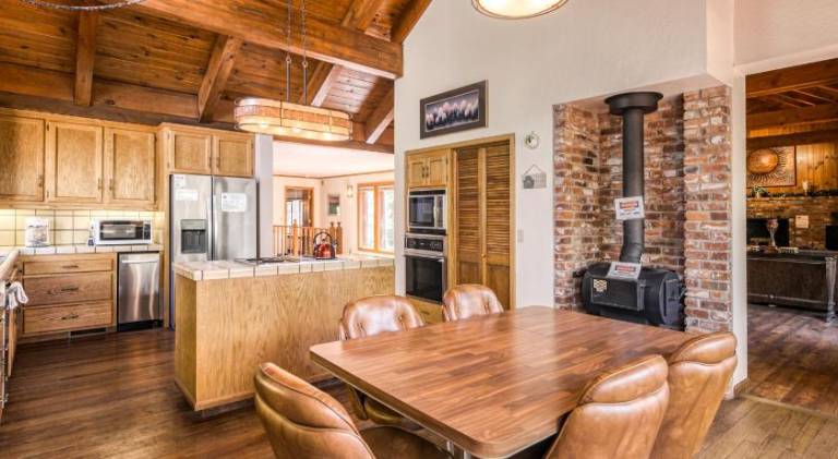 Beautiful vacation home with hot tub | Pets are welcome — photo 5