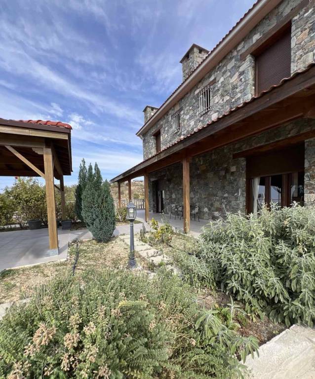 Villa with barbeque & terrace | Nature view — photo 2