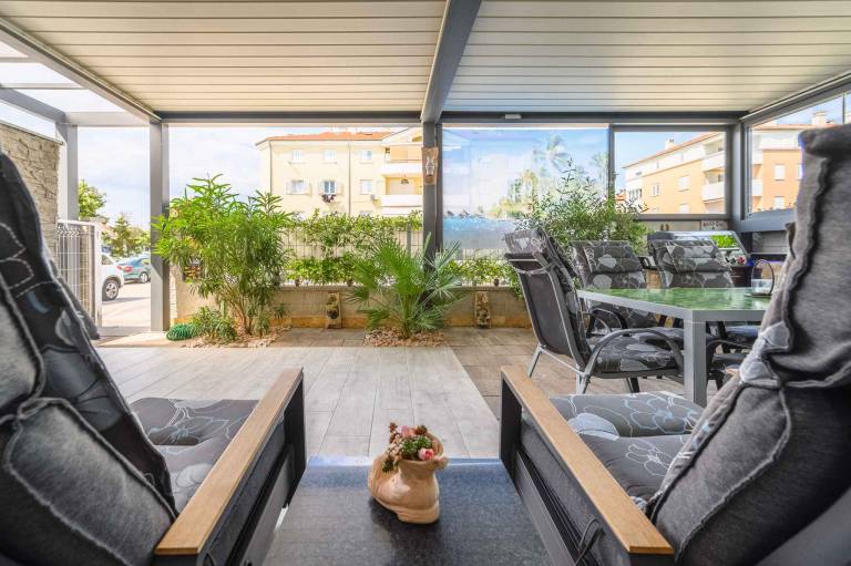 Rental apartment with BBQ, patio & yard — photo 4