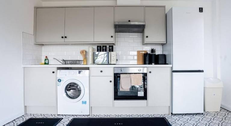 Leeds Luxury Apartment - Free Parking -Sleeps 12 — photo 4