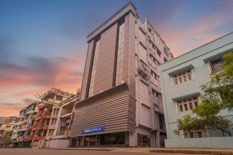 FabHotel Eros 211 Nr Sreebhumi