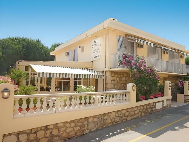 Hotel Miramar- Cap d'Antibes - La Garoupe plage in Antibes