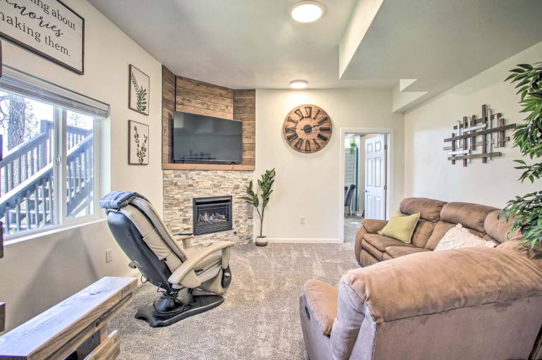 Lakeview Lodge w Spacious Yard Families Welcome