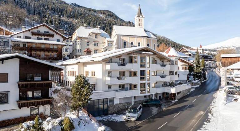 Holiday apartment with terrace, sauna & hot tub in Serfaus