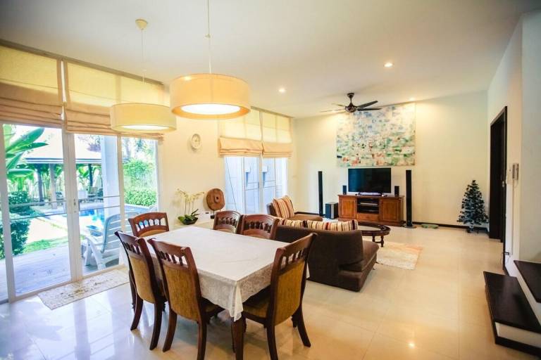 Vacation home with garden, pool & barbeque — photo 4