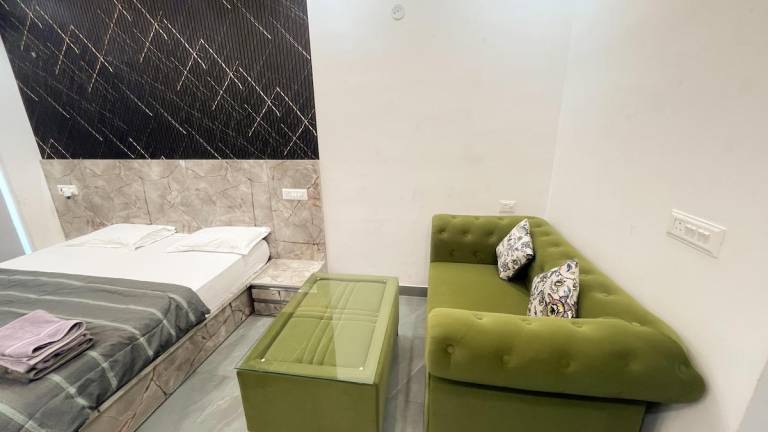 Apartment Gaur City 1