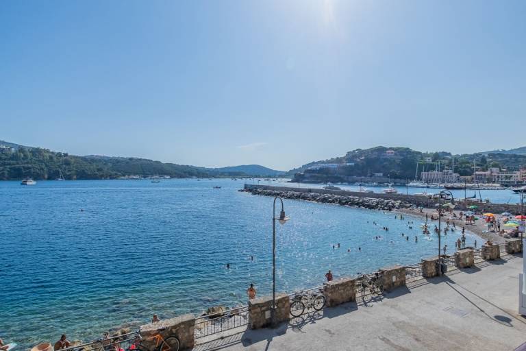 Sea view apartment in Porto Azzurro — photo 4