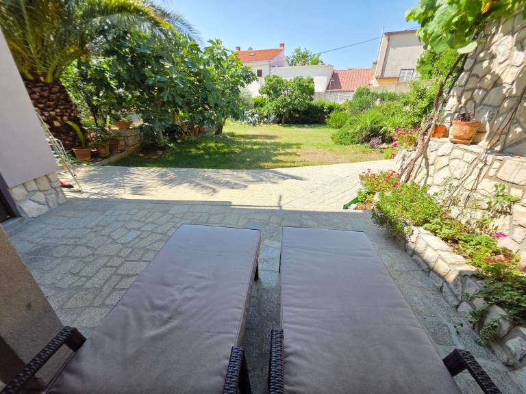 Rental apartment with barbeque & patio — photo 4