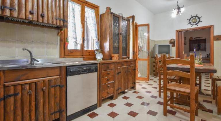 Fully equipped vacation home with yard & patio | Pets are welcome — photo 2