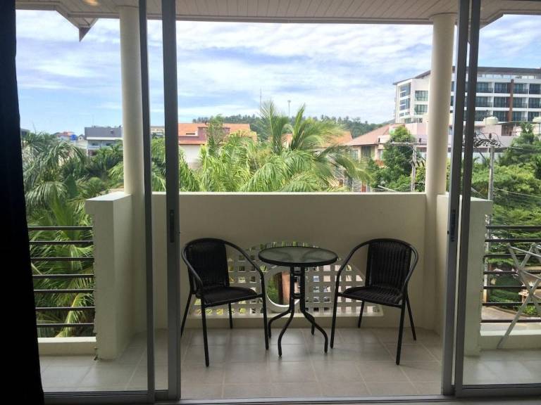 Rental apartment with pool & patio — photo 2