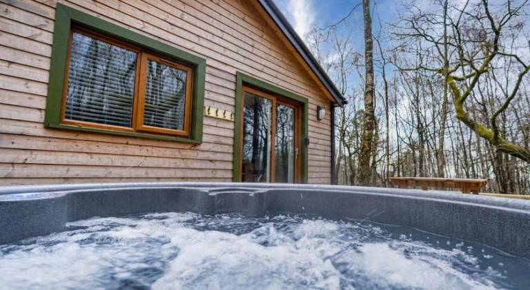 Vacation home with hot tub in Stafford