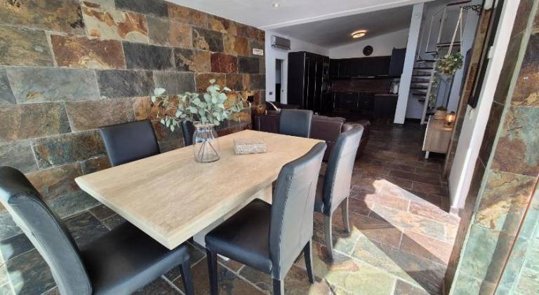 Villa with private pool, barbeque & patio — photo 4