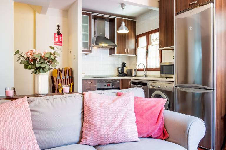 Fully equipped vacation home with fast internet, terrace & barbecue | Dogs allowed — photo 2