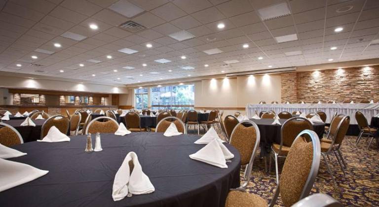 Crossroads Hotel & Event Center — photo 3