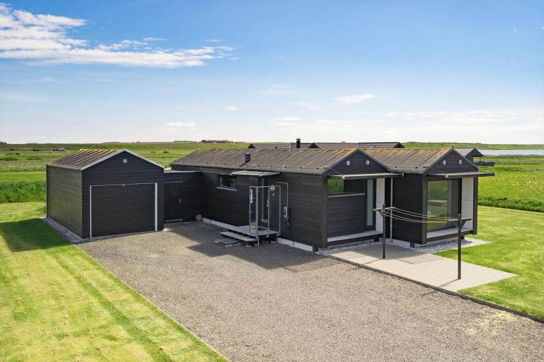 Family-friendly vacation home with hot tub, barbecue & terrace | Sea view | Pet-friendly — photo 3