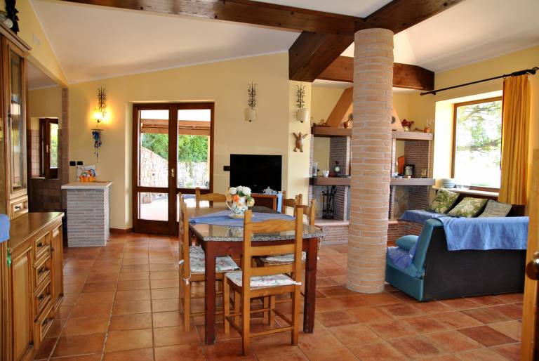 Family-friendly villa with pool, BBQ & yard | Mountain view | Pets allowed — photo 3