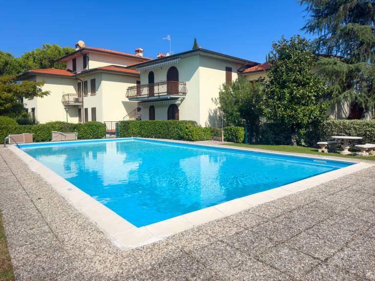 Holiday apartment with pool & patio — photo 4