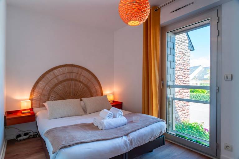 Family-oriented rental apartment with yard, grill & patio | Sea view | Beach nearby | Pet-friendly — photo 4