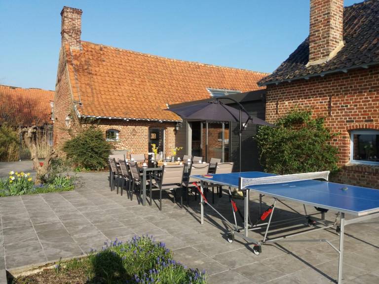 Cottage with garden, grill & hot tub — photo 3