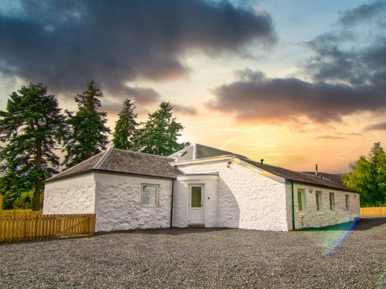 Children-friendly cottage with garden & hot tub | River view | Pets allowed — photo 2