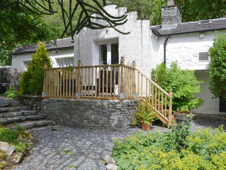 Family-oriented pleasant cottage with yard | Pets are welcome in Ambleside