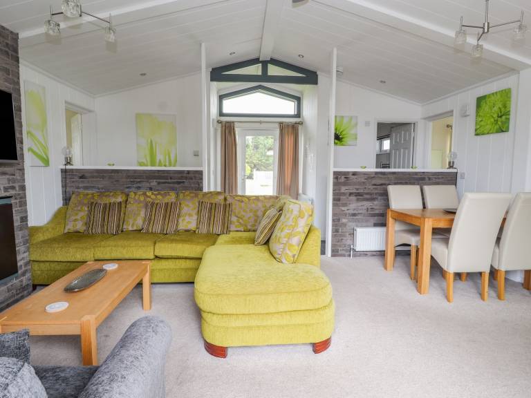 Children-friendly cottage with yard & jacuzzi | Beach view | Dogs allowed — photo 3