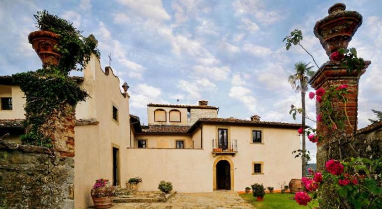 Villa with pool — photo 4