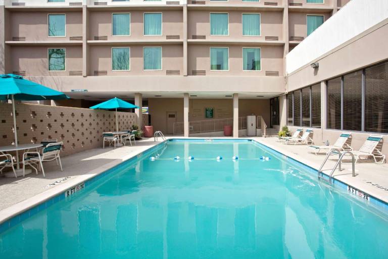 La Quinta Inn & Suites by Wyndham Downtown Conference Center — photo 5