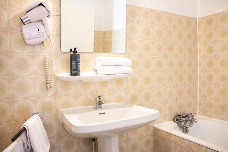 Garden & City Residence - Capvern les Bains - Double room with breakfast — photo 3