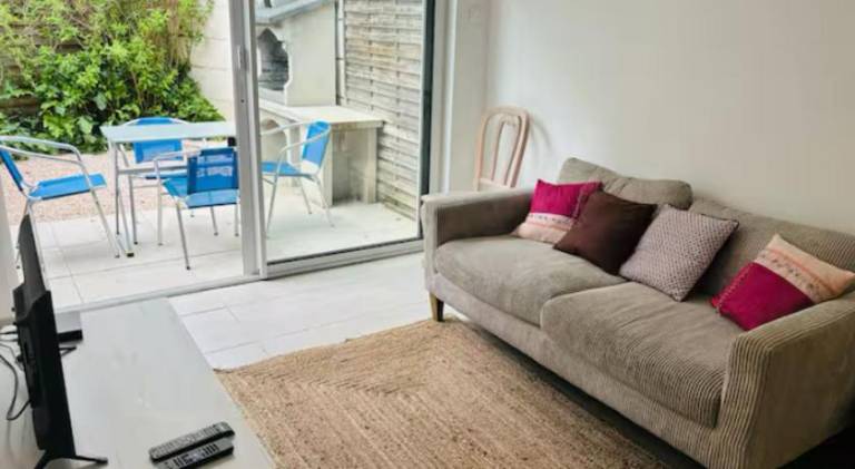 Holiday apartment with 2 rooms for 4 persons in Gradignan
