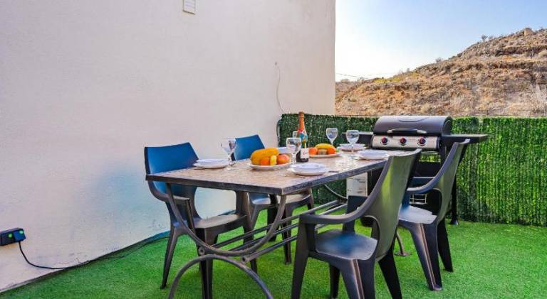 Holiday apartment with patio | Pet-friendly — photo 3