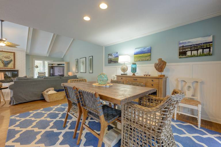 6 Cannon Row: Pet Friendly Home, Free Bikes, Private Pool, Walk to Beach — photo 5