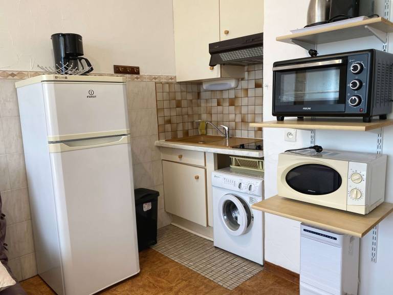 Bright T1 Apartment with Modern Amenities in Balaruc-les-Bains — photo 5