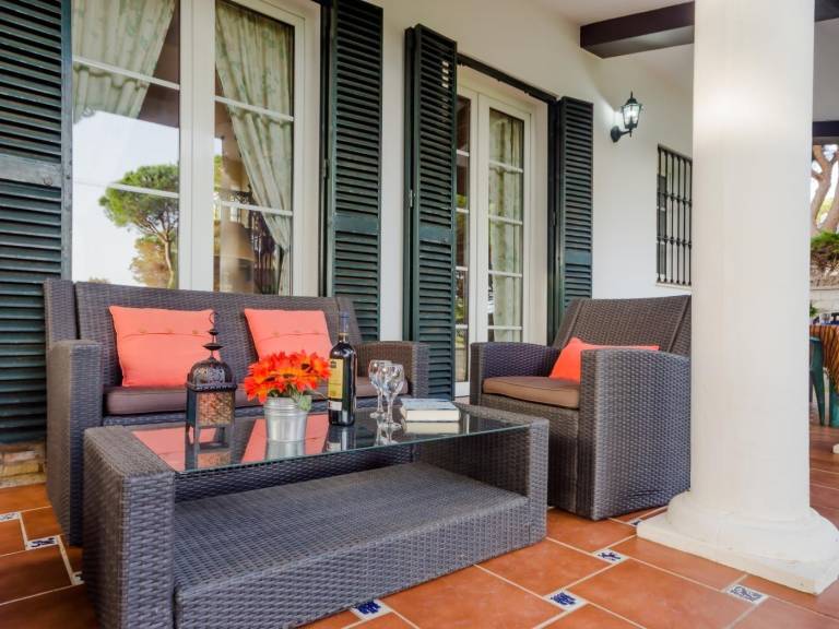 Villa with patio, yard & barbeque — photo 5