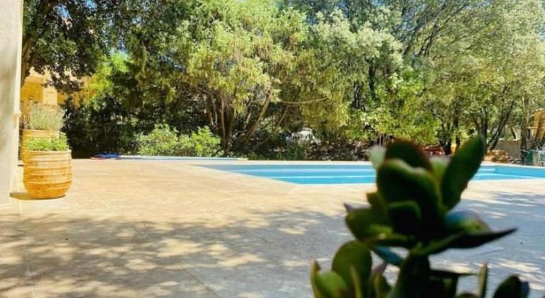Vacation home with pool in Vers-Pont-du-Gard