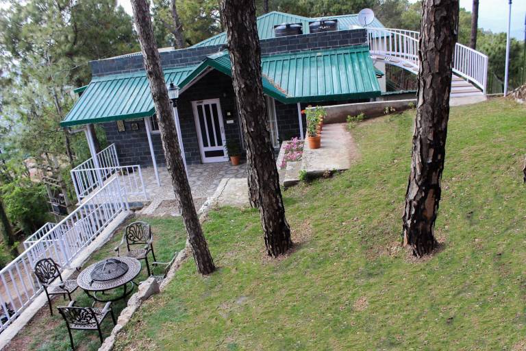 Ample house with yard & grill | Suitable for remote work | Pets are welcome in Solan