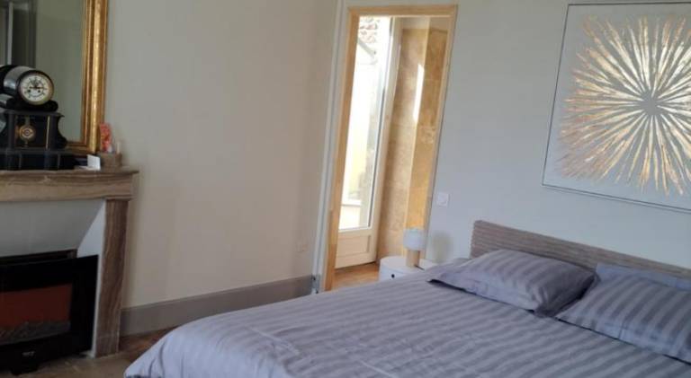 Chambre avec salle de bain privative — photo 3