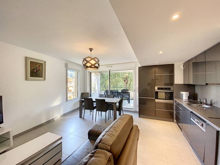 Fully equipped wonderful apartment with pool, yard & patio | Pets allowed in Grasse