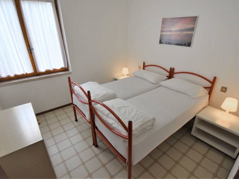 Holiday apartment with terrace & yard | Lake view — photo 4