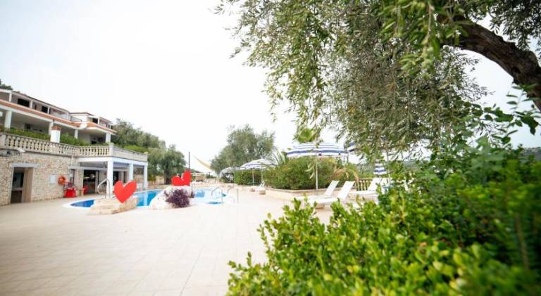 Serviced apartment with pool, hot tub & garden | Pet-friendly — photo 3